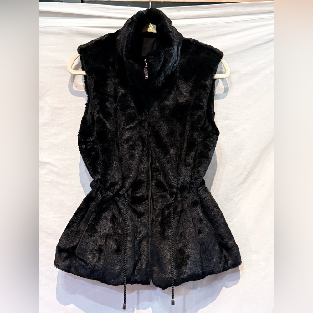 NWOT - Beautiful Gallery Super Lux Black Faux Fur Reversible Vest